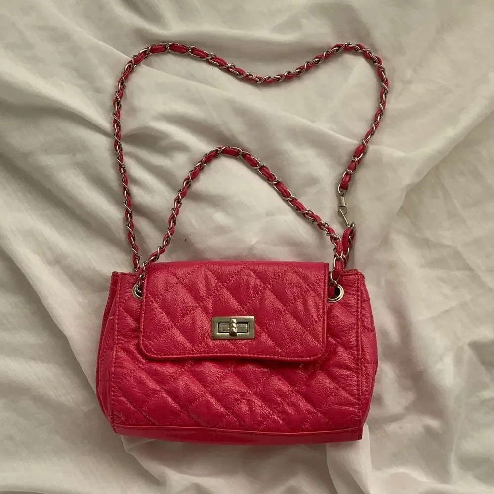 New quilted vegan chain shoulder bag